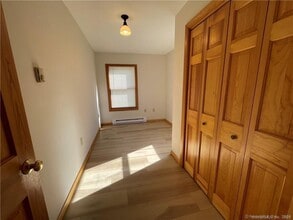 45 Whittle St in Groton, CT - Building Photo - Building Photo