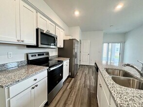 35507 Eastbrook Ave in Zephyrhills, FL - Foto de edificio - Building Photo