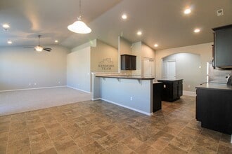 5988 Beechwood St in West Richland, WA - Building Photo - Building Photo