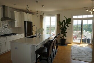 127 Brentwood Cir in Danbury, CT - Building Photo - Building Photo