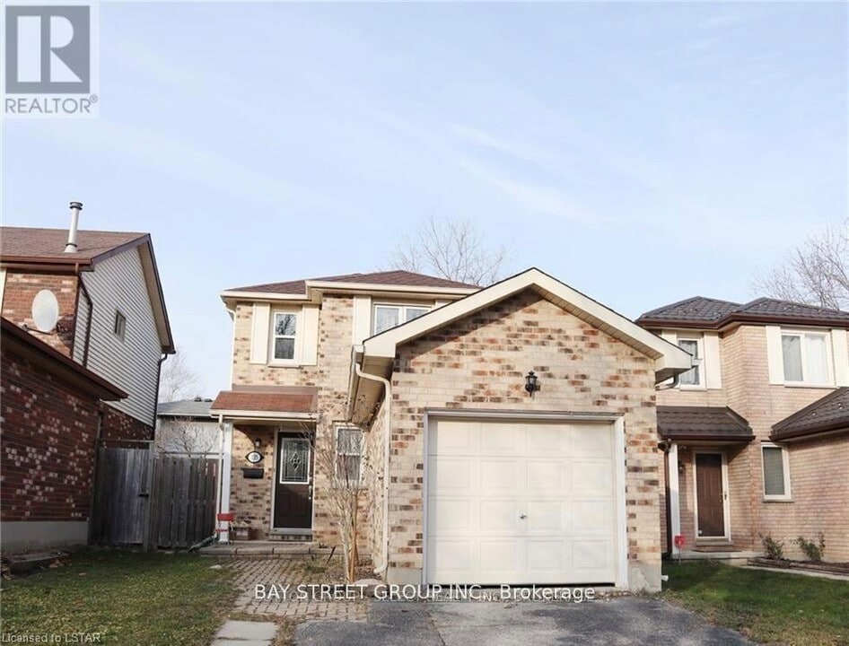 135 Walmer Gardens in London, ON - Building Photo