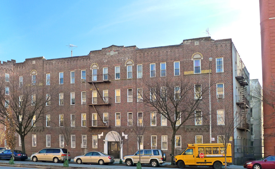 2320 Kings Hwy in Brooklyn, NY - Foto de edificio