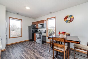 433 W Grand St in Springfield, MO - Building Photo