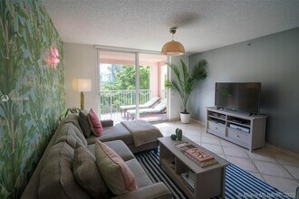 19555 E Country Club Dr-Unit -8502 in Miami, FL - Building Photo - Building Photo