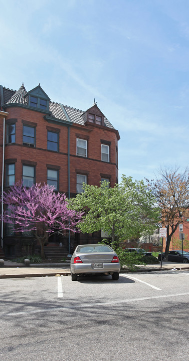 2360 Eutaw Pl in Baltimore, MD - Foto de edificio