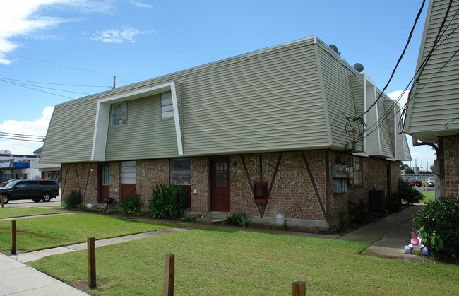 3700 W Esplanade Ave in Metairie, LA - Building Photo - Building Photo