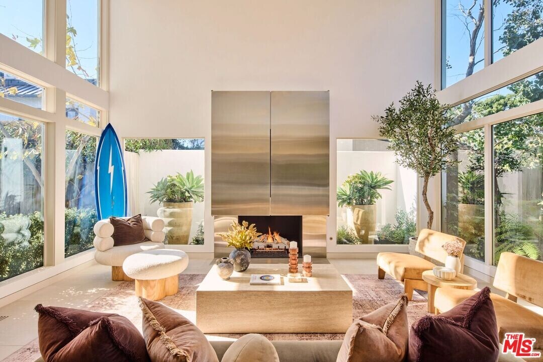 23515 Malibu Colony Rd in Malibu, CA - Building Photo