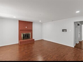 7607 Meadow Oaks Dr in Dallas, TX - Building Photo - Building Photo