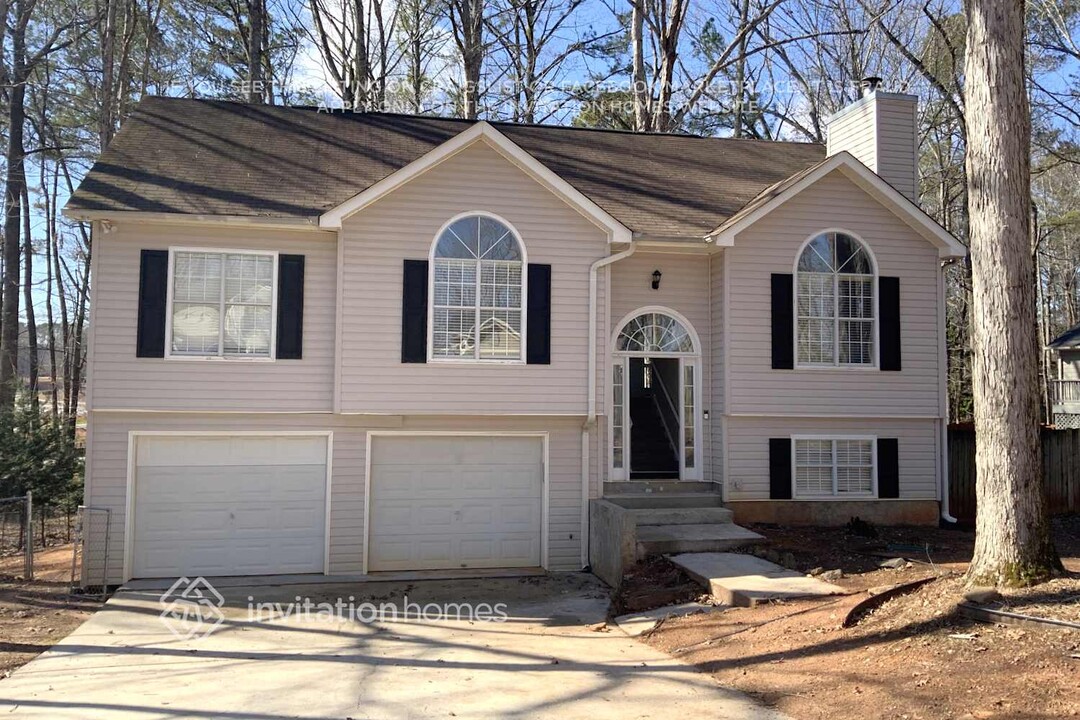 30 Valley Brook Dr in Newnan, GA - Building Photo