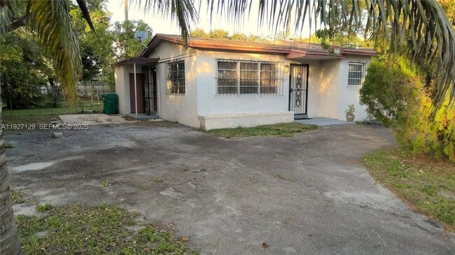 3825 NW 168th Terrace in Miami Gardens, FL - Building Photo - Building Photo