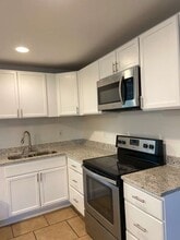 1308 Woodfall Dr in Birmingham, AL - Foto de edificio - Building Photo