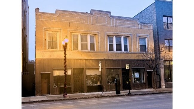 property at 3822 N Lincoln Ave