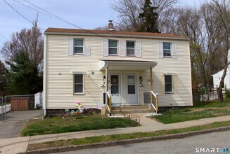 57 Ridgeview Cir in New London, CT - Building Photo - Building Photo