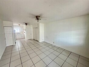 158 Ocean Dr in Miami Beach, FL - Building Photo - Building Photo