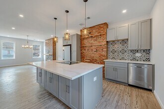 5551 Columbo St in Pittsburgh, PA - Building Photo - Building Photo