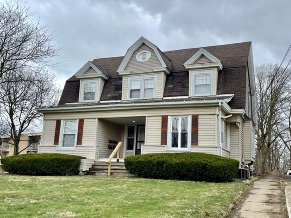 707 Center St in Ashland, OH - Building Photo