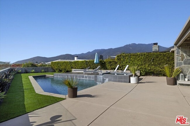 18131 Kingsport Dr in Malibu, CA - Building Photo - Building Photo