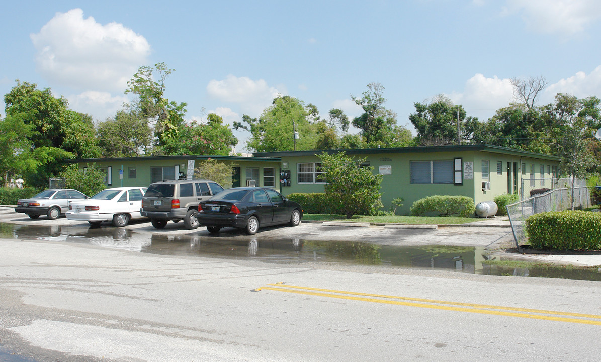 713-715 NW 2nd St in Fort Lauderdale, FL - Building Photo