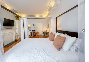 337 Beacon St, Unit 2 in Boston, MA - Building Photo - Building Photo