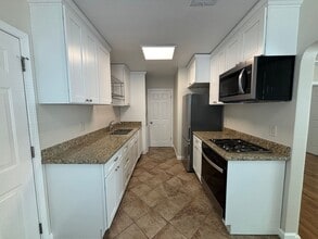 1107-1141 E McKenzie Ave in Fresno, CA - Building Photo - Building Photo