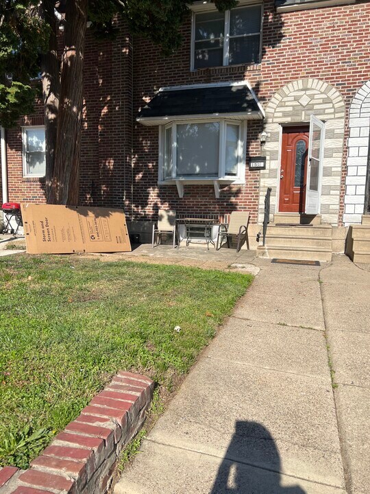 1515 Benner St in Philadelphia, PA - Building Photo