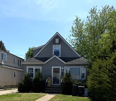 184 184th St in Queens, NY - Building Photo
