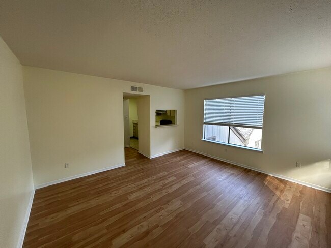 3350 Altamont Rd, Unit E11 in Birmingham, AL - Foto de edificio - Building Photo