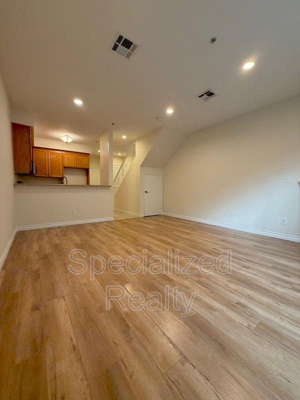 5716 Whitsett Ave in Los Angeles, CA - Building Photo - Building Photo