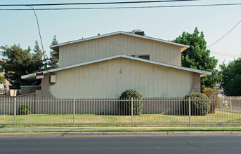 4335-4337 E Olive Ave in Fresno, CA - Building Photo - Building Photo