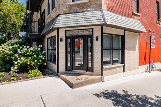 3192 Saint-Antoine Rue O in Montréal, QC - Building Photo - Building Photo