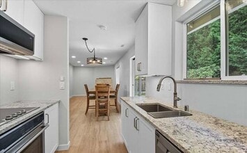 27001 35th Ave S in Kent, WA - Foto de edificio - Building Photo