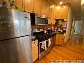 69 Babcock St in Brookline, MA - Building Photo