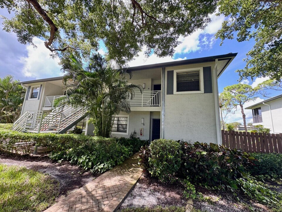 9 Southport Ln in Boynton Beach, FL - Building Photo