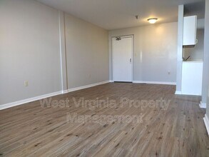 104 N 8th St in Princeton, WV - Foto de edificio - Building Photo