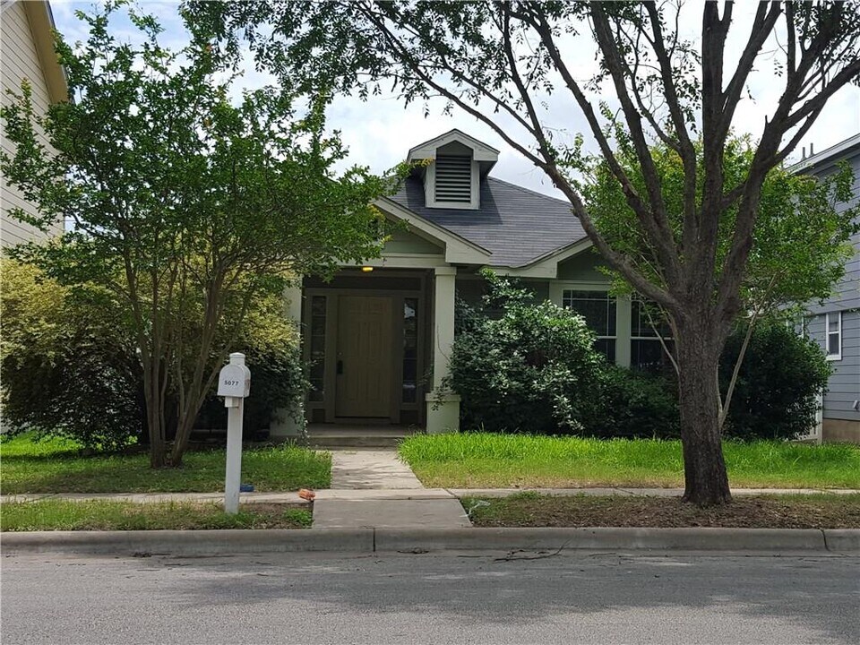 5077 Hartson in Kyle, TX - Building Photo