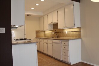 2349 S Bentley Ave in Los Angeles, CA - Building Photo - Building Photo