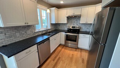 4 Ash St-Unit -6B Ash St in Dover, NH - Foto de edificio - Building Photo