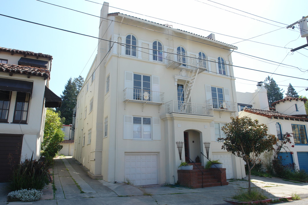 1635 Scenic Ave in Berkeley, CA - Building Photo