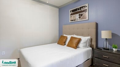 17811 Vail St, Unit 24106 in Dallas, TX - Foto de edificio - Building Photo