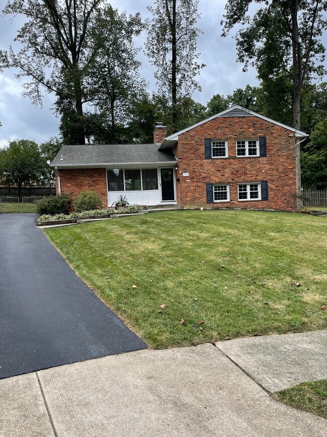 7603 Cosgrove Pl in Springfield, VA - Foto de edificio - Building Photo