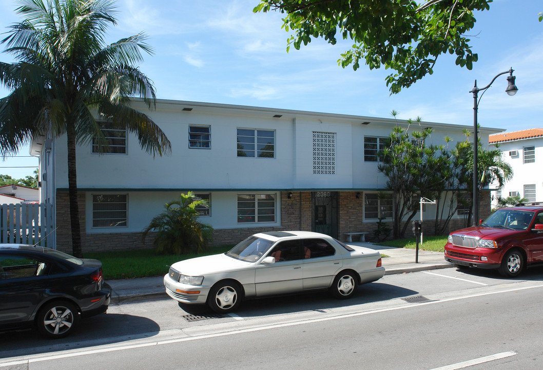 Coral Way Apartments in Coral Gables, FL - Building Photo