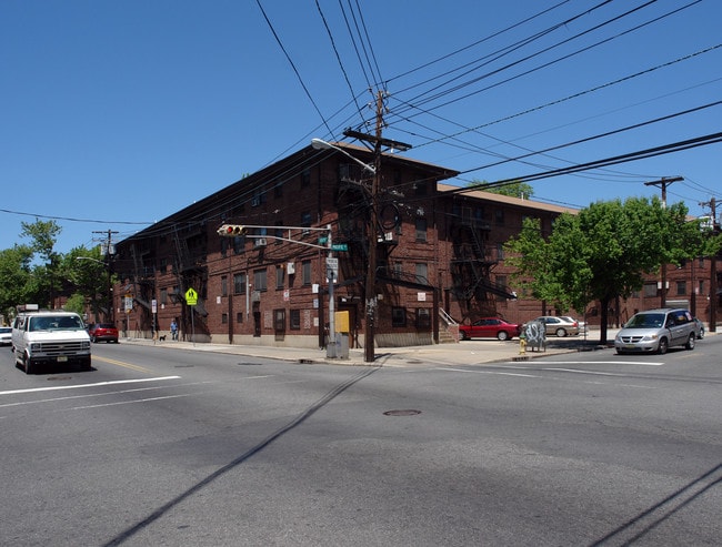 Pennington Court in Newark, NJ - Building Photo - Building Photo