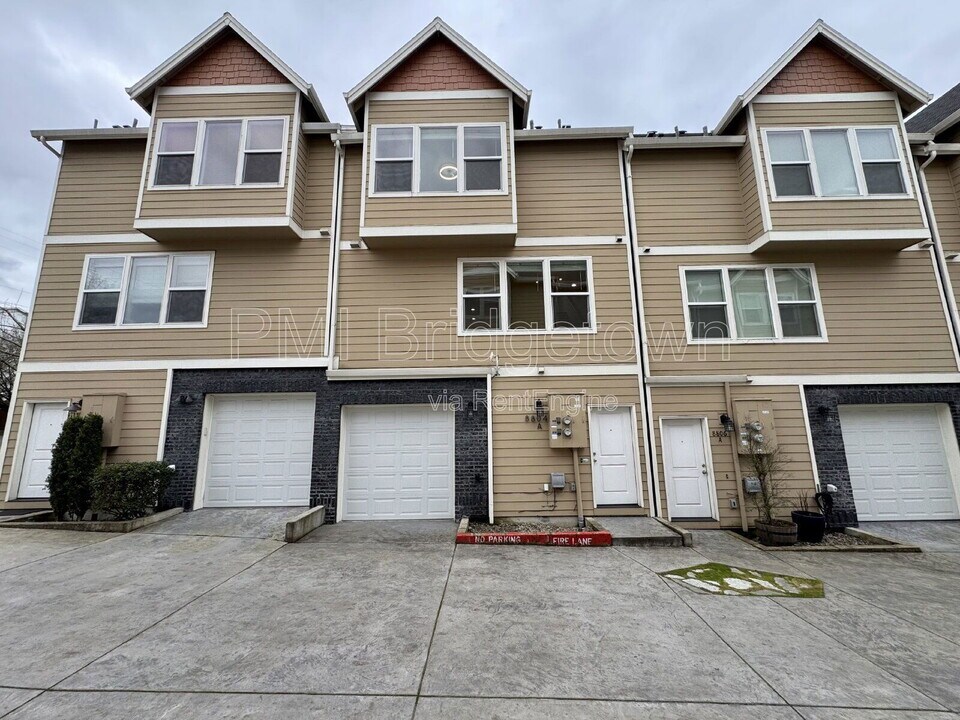 8804 N Edison St in Portland, OR - Building Photo