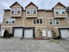 8804 N Edison St in Portland, OR - Building Photo - Building Photo