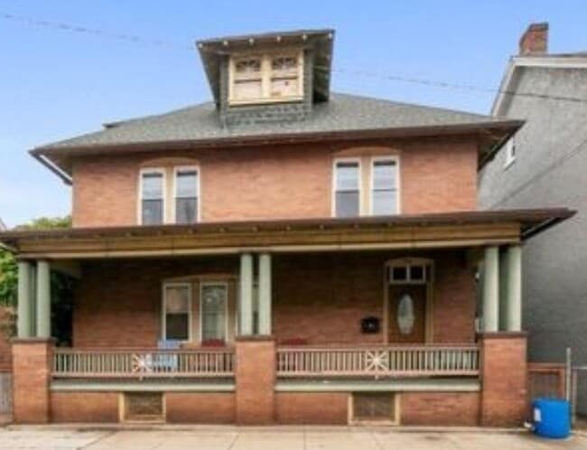 property at 313 N Evans St