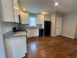 341 Myrtle Ave in Bridgeport, CT - Building Photo - Building Photo