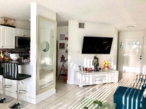 14020 SW 91st Terrace in Miami, FL - Building Photo - Building Photo