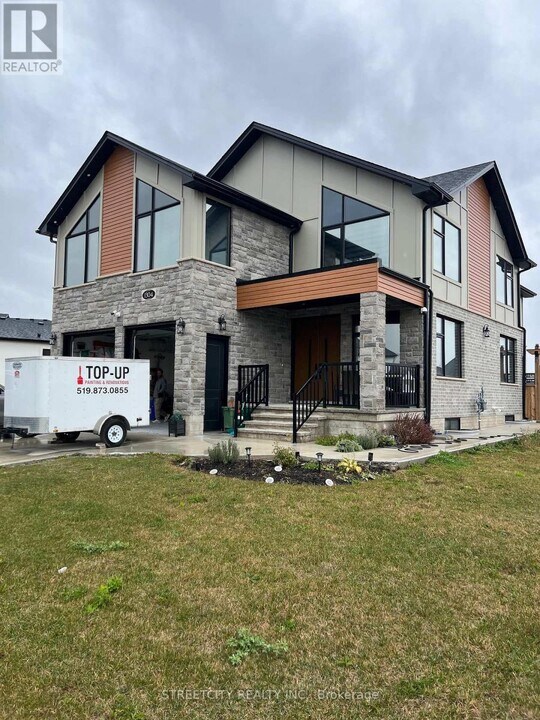 1304 Bush Hill Link in London, ON - Building Photo