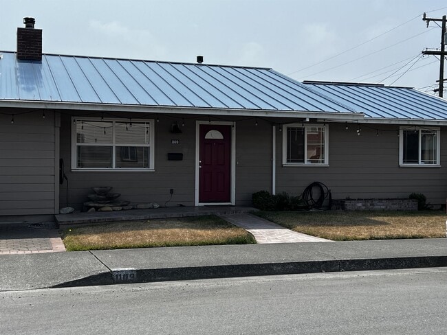 1109 Thomas St in Eureka, CA - Building Photo - Building Photo