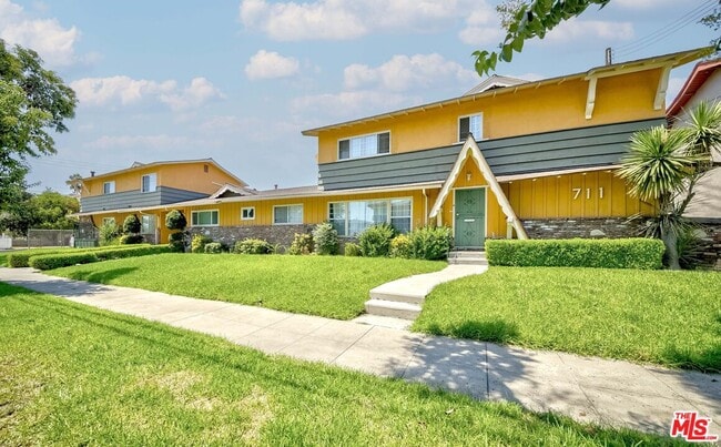 711 S Sierra Vista Ave in Alhambra, CA - Building Photo - Building Photo